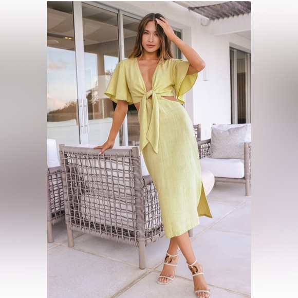 Lulus Dresses & Skirts - Tie-front dress